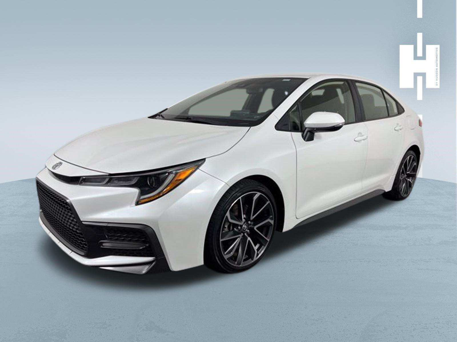 Certified Used 2022 Pearl Toyota SE image 3