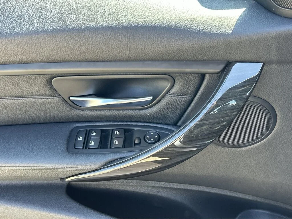 Used 2015 Mineral Grey Metallic BMW xDrive Sedan Dilawri Certified   Local BC   No Acc image 21
