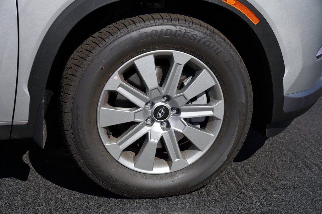 Certified Used 2025 Typhoon Silver Hyundai SEL image 7