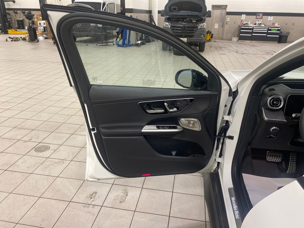 Used 2026 White Mercedes-Benz GLC 300 image 10