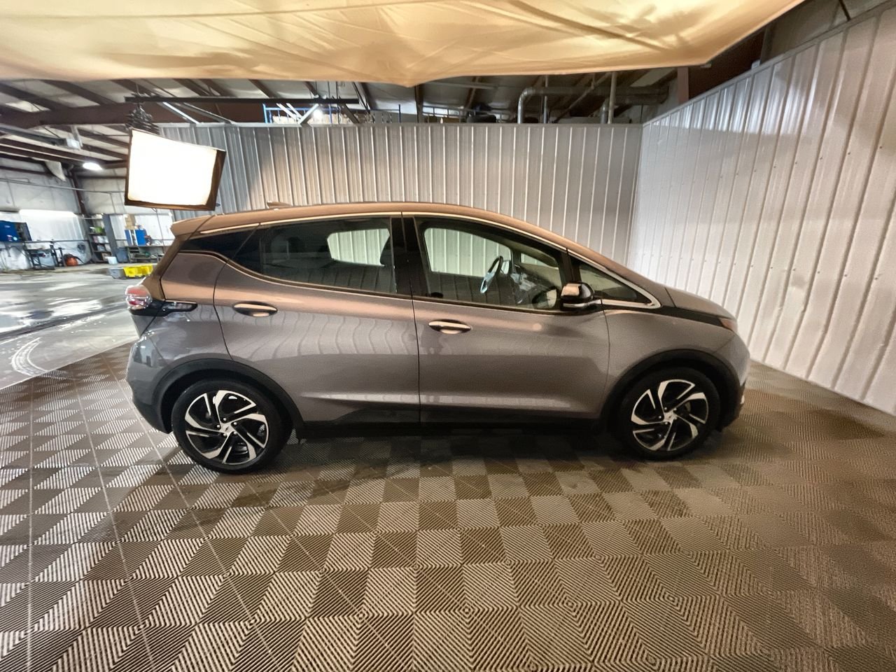 Used 2022 GRAY GHOST METALLIC Chevrolet 2LT image 44