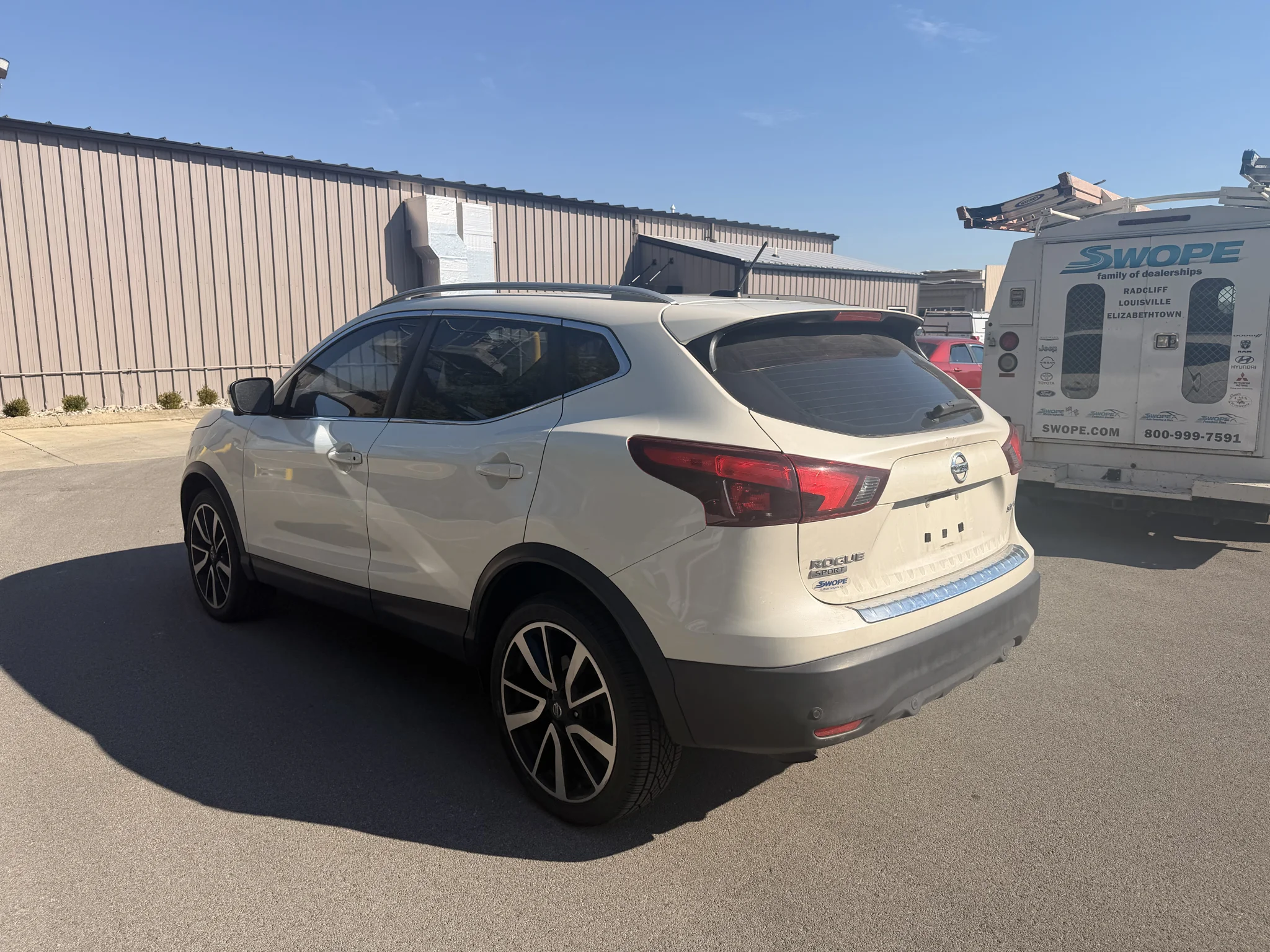 Used 2019 Pearl White Tricoat Nissan SL image 5