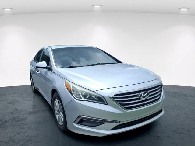 Used 2015 Silver Hyundai SE image 9