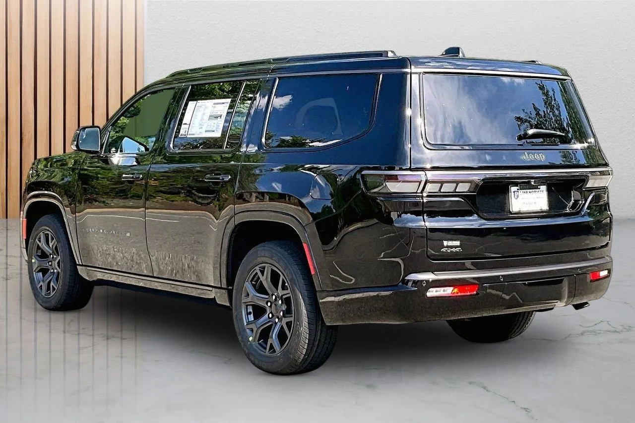 New 2026 High Gloss Black Exterior Paint Jeep Limited Altitude image 7