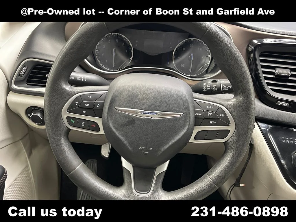 Used 2017 Blue Chrysler LX image 20