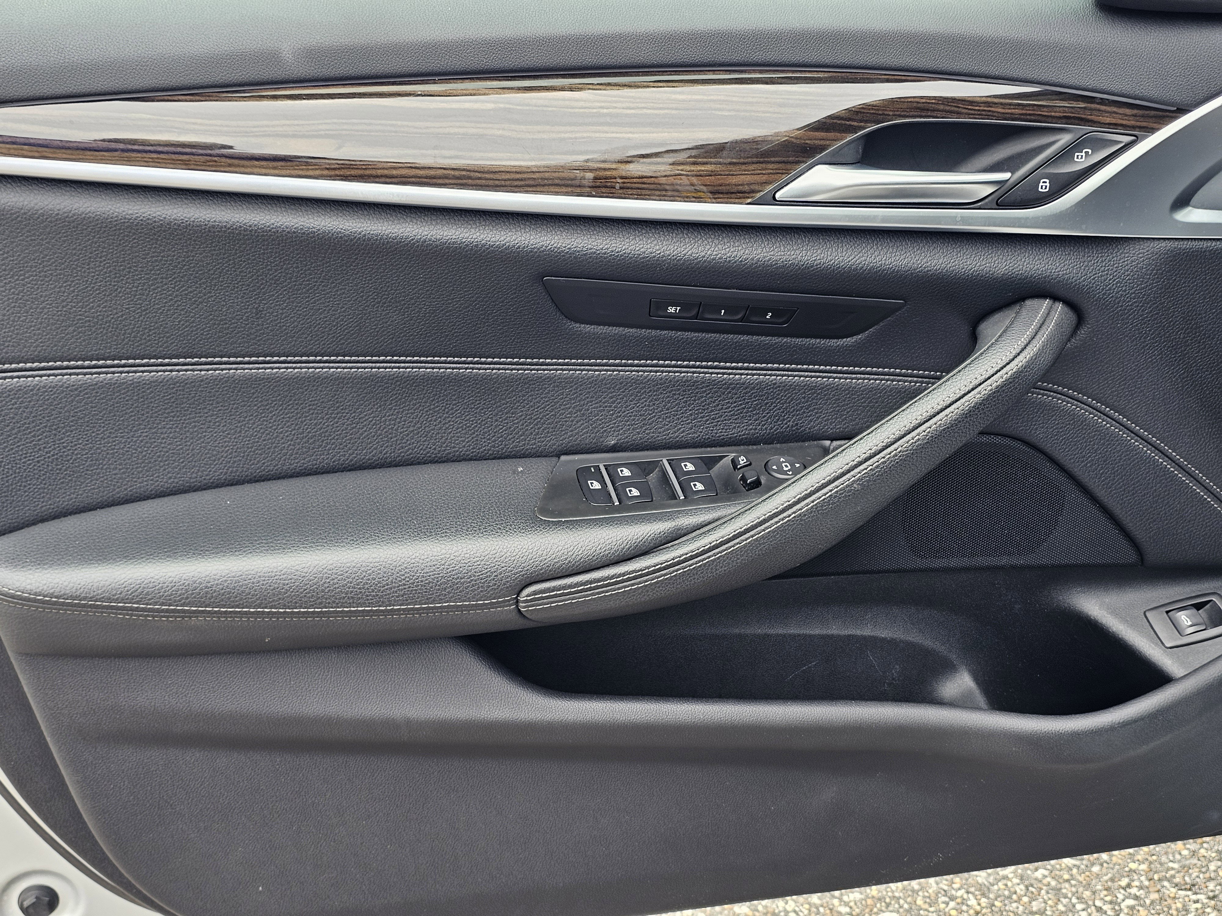 2019 BMW 5 Series 530e - Photo 14