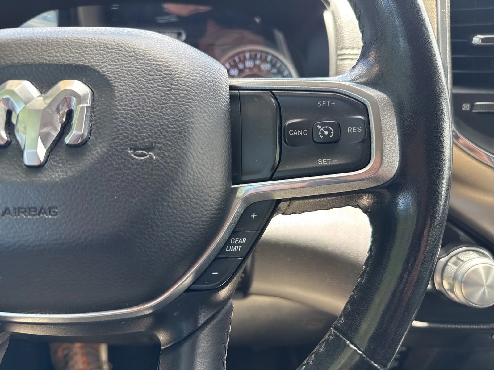 Used 2019 Billet Silver Metallic Ram Laramie image 34