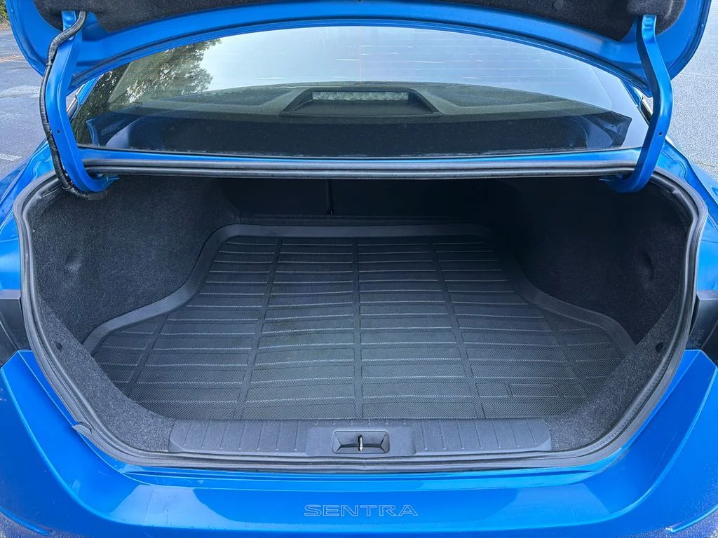 Used 2022 Blue Nissan SV image 18
