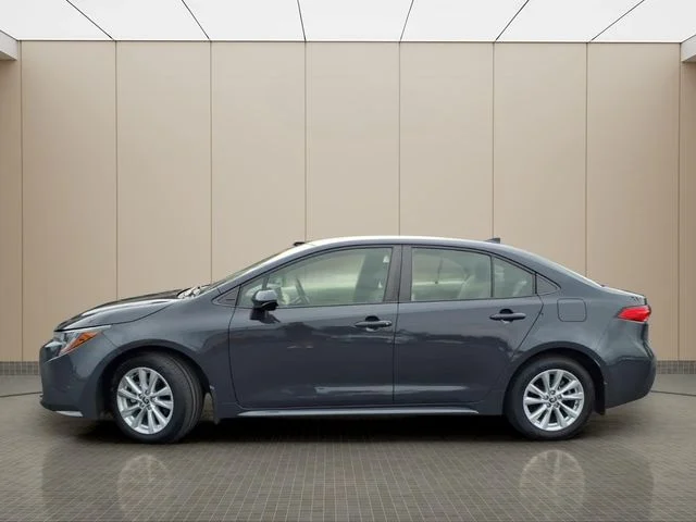 Used 2023  Toyota LE image 13