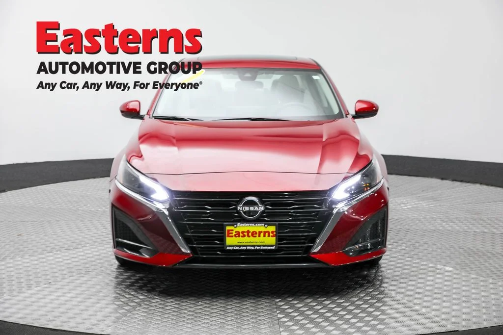 Used 2023 Red Nissan 2.5 SV image 2