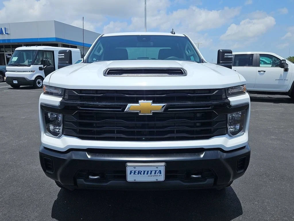 New 2026 Summit White Chevrolet WT image 10