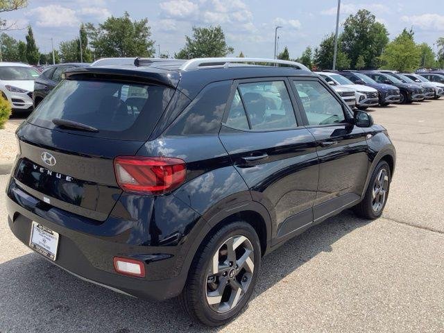 New 2026 Onyx Black Hyundai SEL image 5