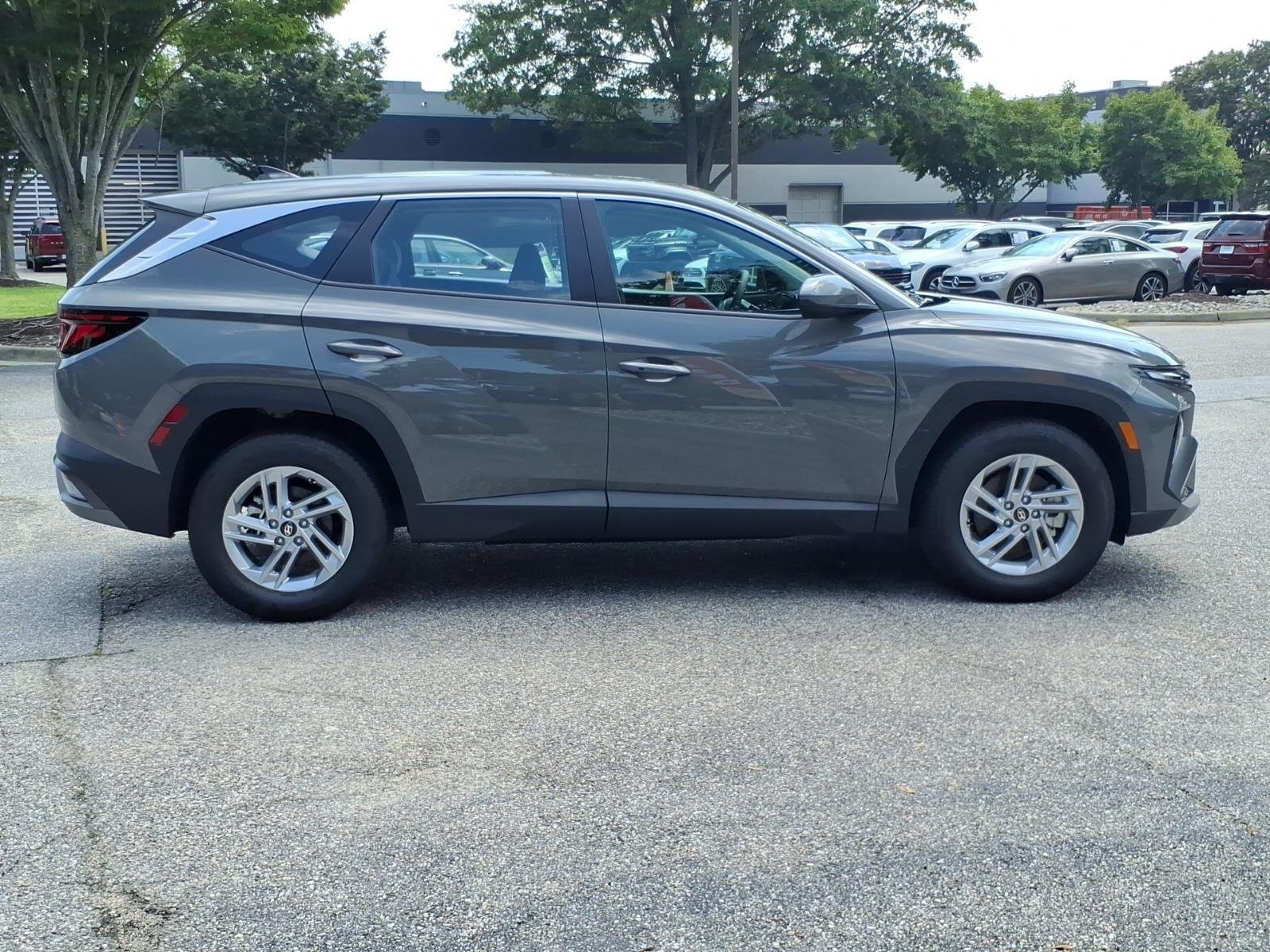Used 2025 Hampton Gray Hyundai SE image 7