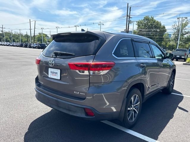 Used 2017 Gray Toyota XLE image 7