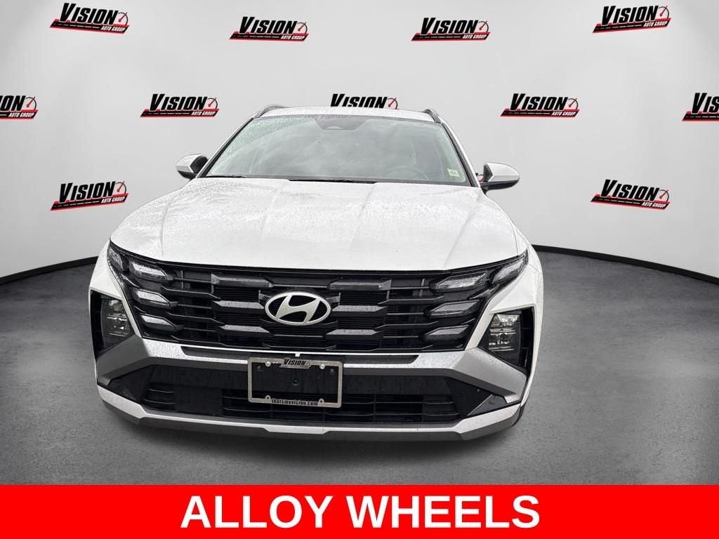 Used 2025 White Hyundai SEL image 2