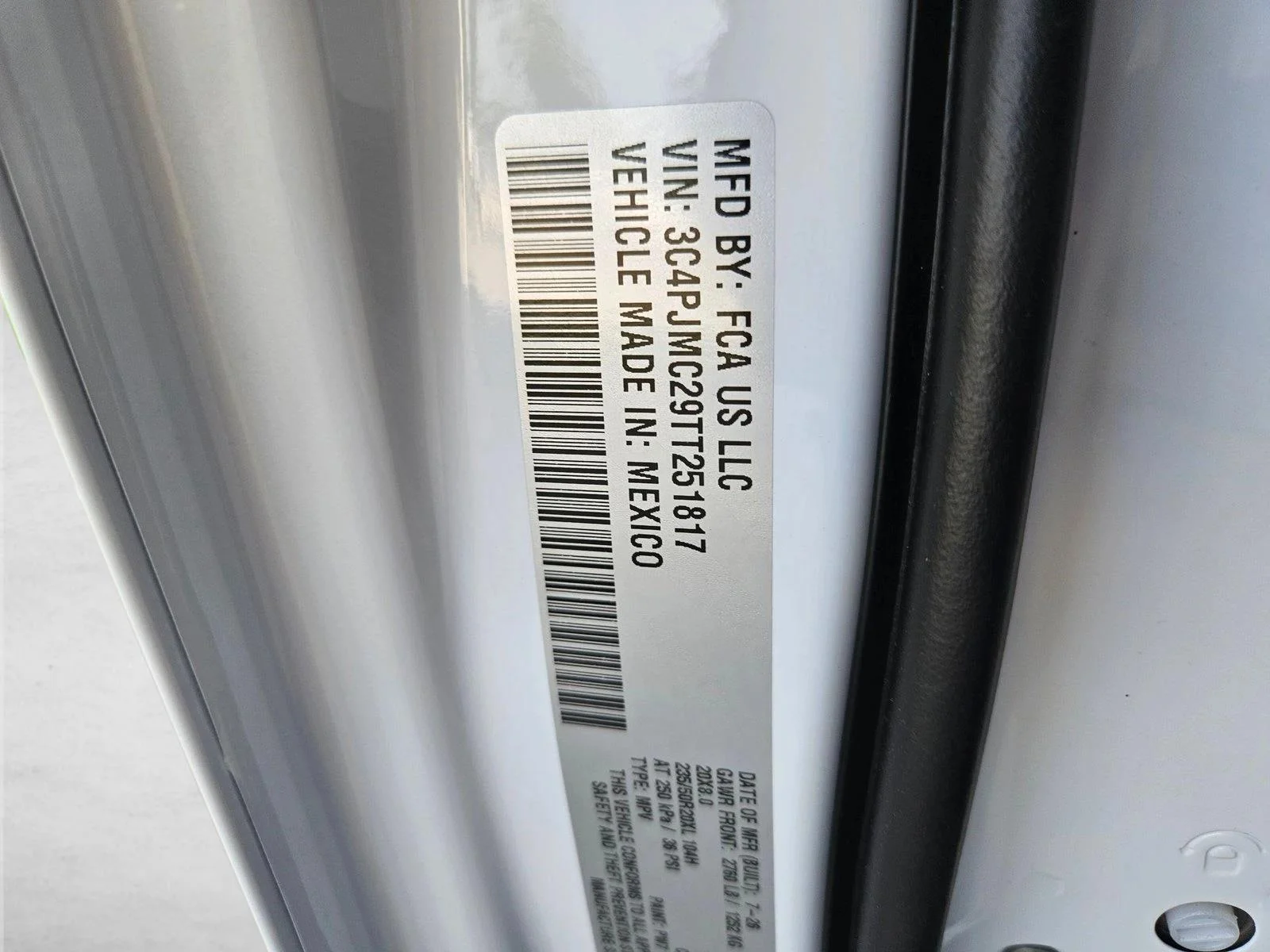 New 2026 Bright White Clear-Coat Exterior Paint Jeep Overland image 17
