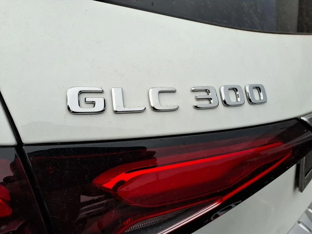 New 2026 WHITE Mercedes-Benz GLC 300 image 30