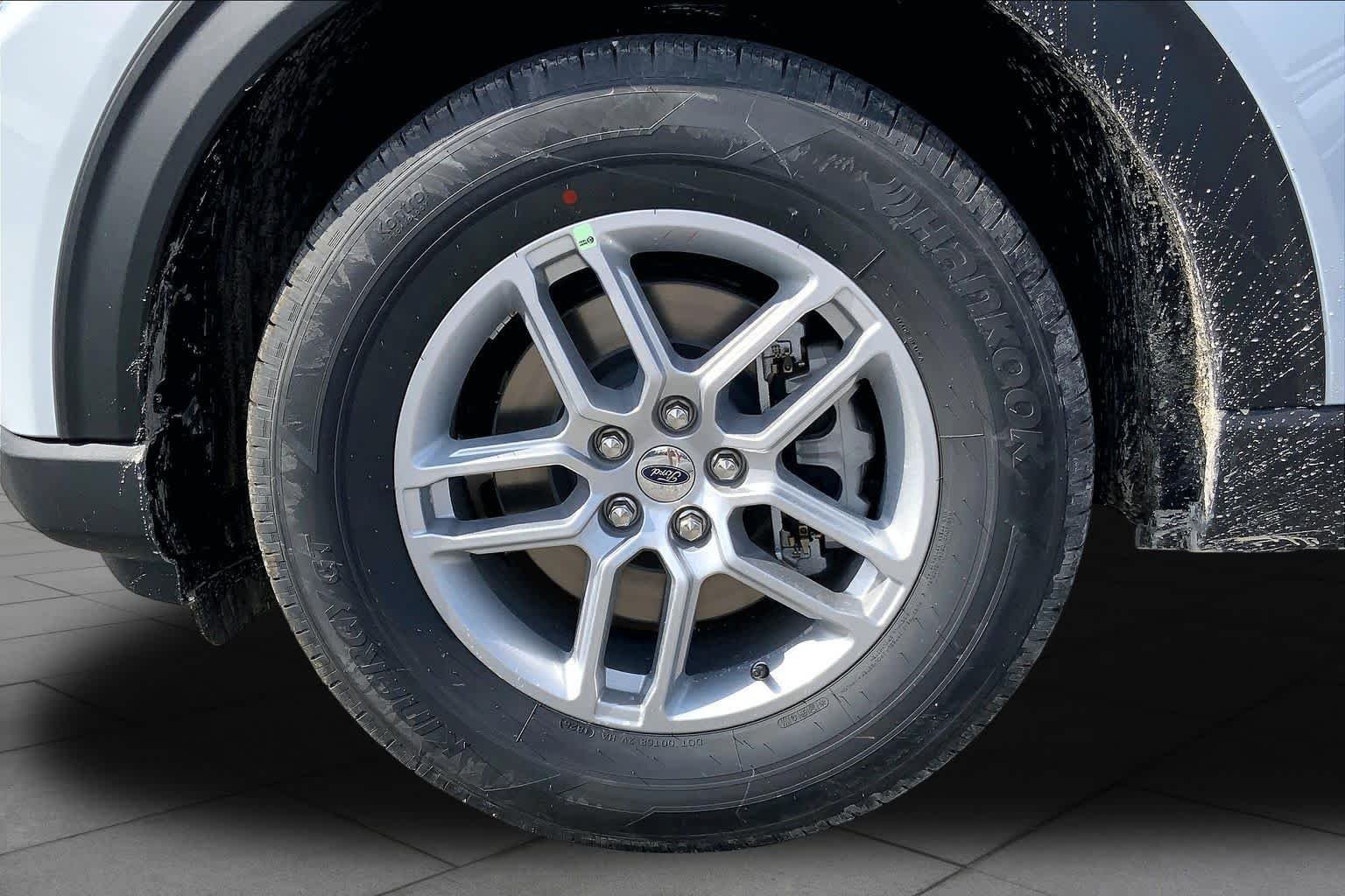 New 2026 Space White Metallic Ford Active image 8