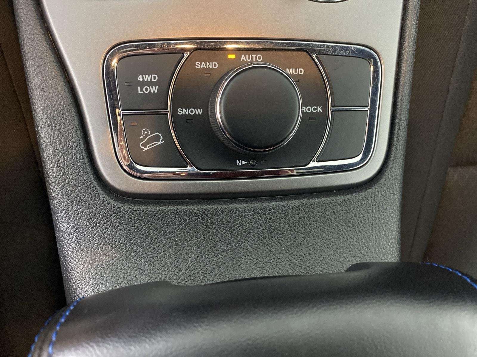 Used 2019 Diamond Black Crystal Pearlcoat Jeep Upland image 26