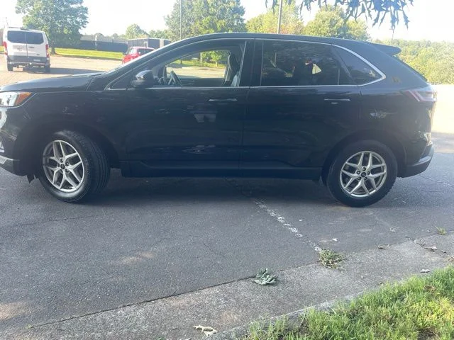Used 2023 Black Ford SEL image 2