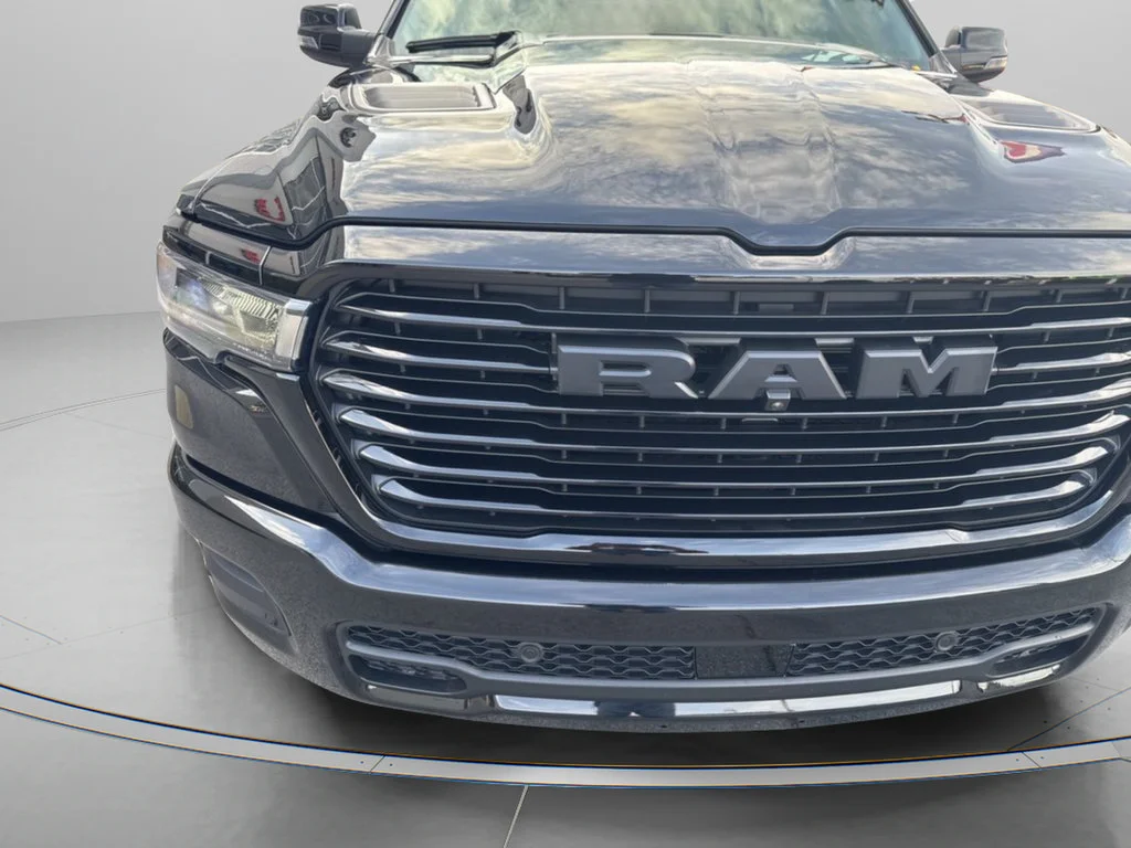 New 2026 Diamond Black Crystal Pearl-Coat Exterior Paint RAM Laramie image 4