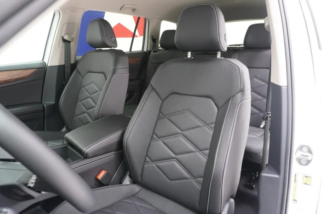 New 2026 Opal White Pearl Volkswagen 2.0T SE image 19
