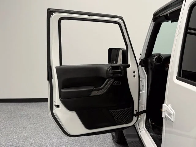 Used 2018 White Jeep Unlimited Sport image 9