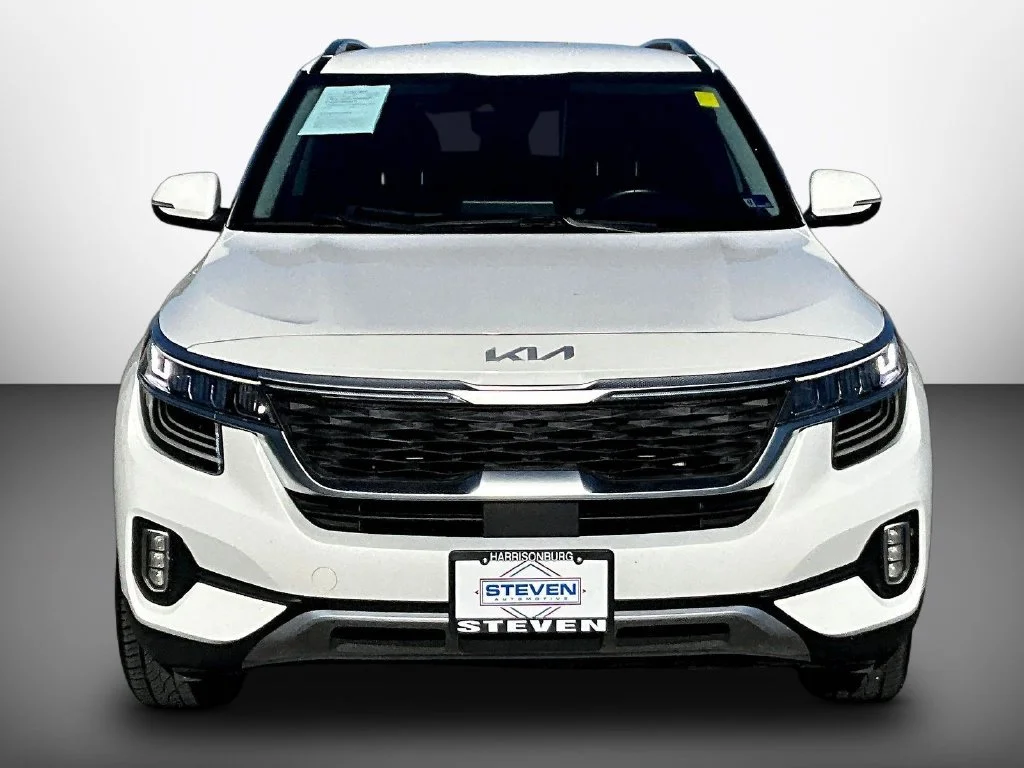 Used 2023 White Kia SX image 2