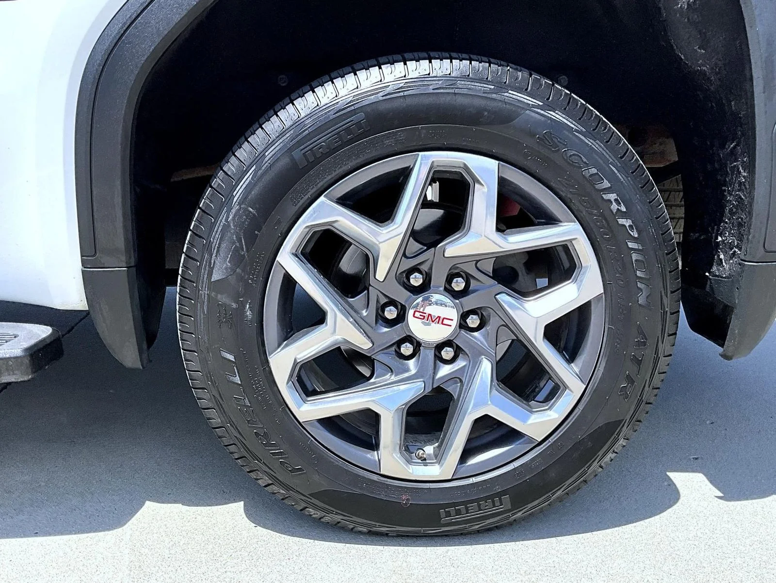 Used 2022 White GMC SLT image 25