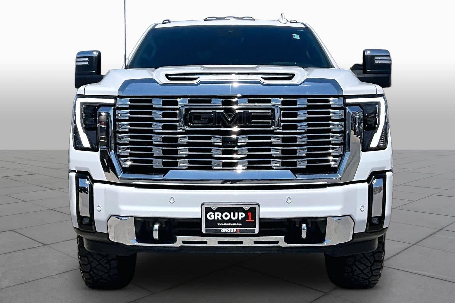 Used 2024 White Frost Tricoat GMC Denali image 4