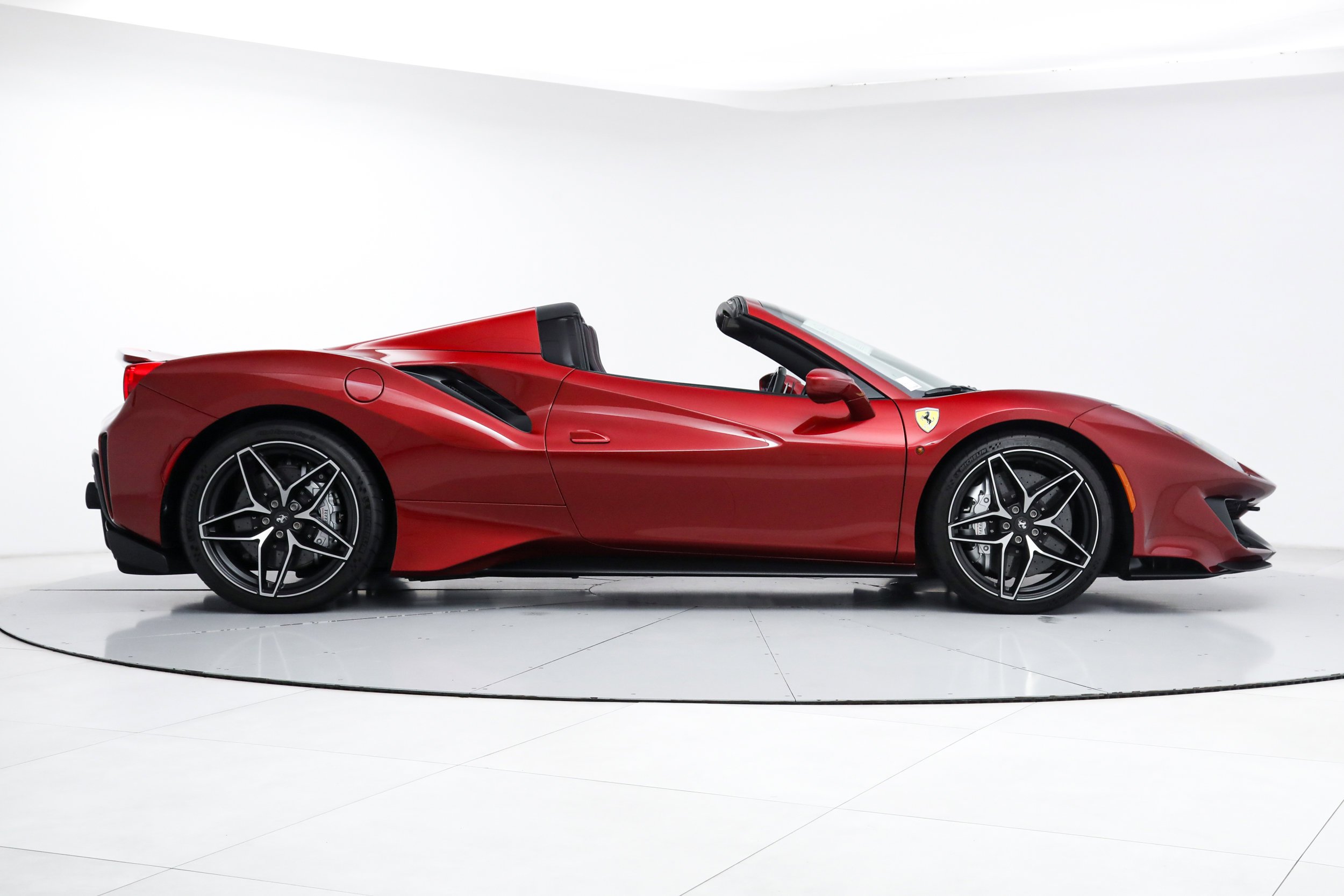 Used 2019 Red Ferrari  image 8
