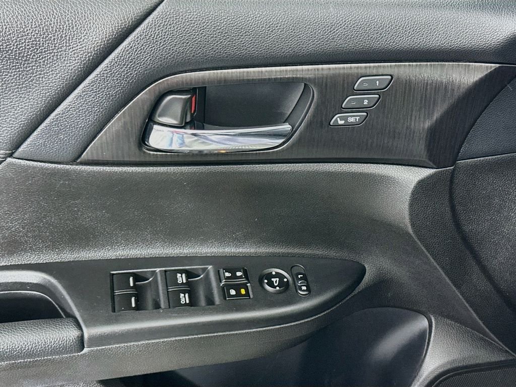 Used 2013  Honda EX-L image 18
