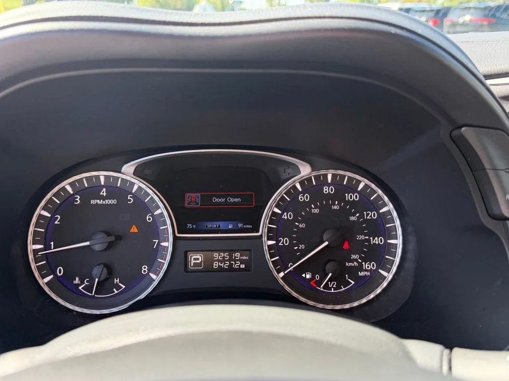 Used 2019 White INFINITI LUXE image 32