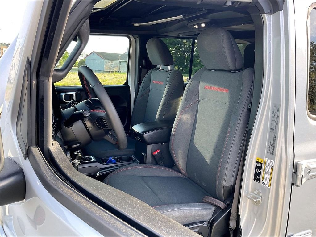 Used 2024 Silver Jeep Rubicon image 10