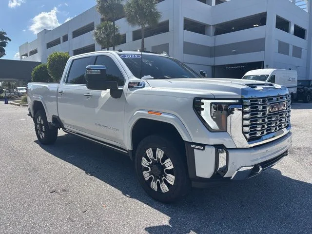2025 GMC Sierra 4WD Crew Cab Standard Box Denali's photo