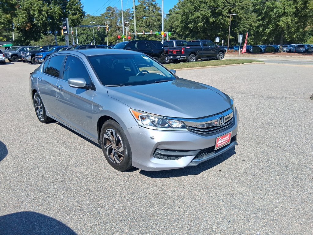 Used 2017 Silver Honda LX image 3
