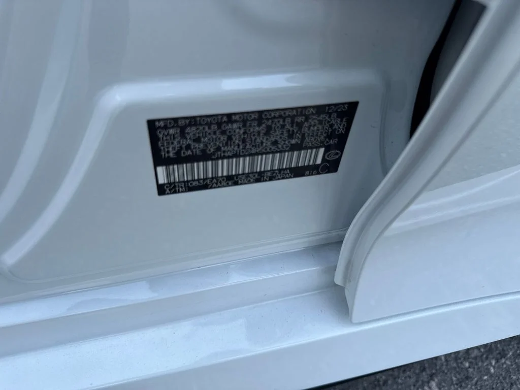 Used 2024 White Lexus 500 F SPORT Performance Premium image 9