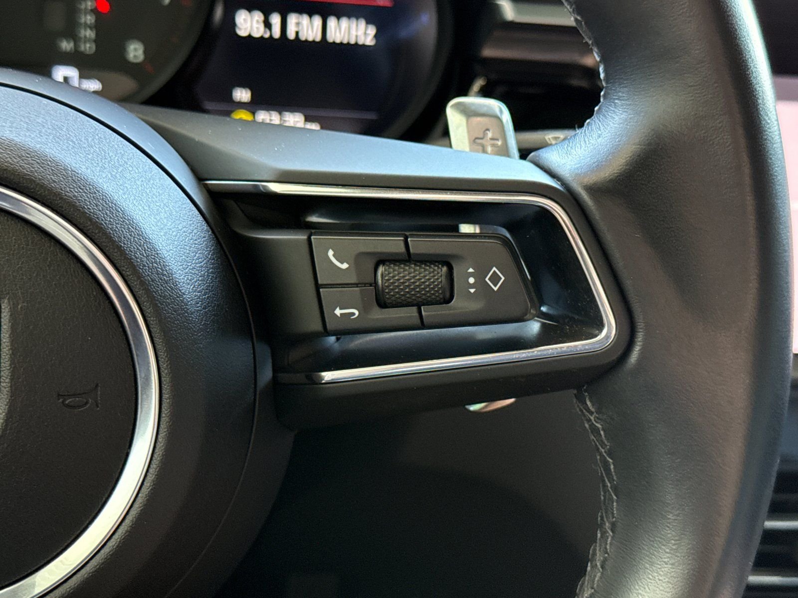 Used 2024  Porsche Base image 28