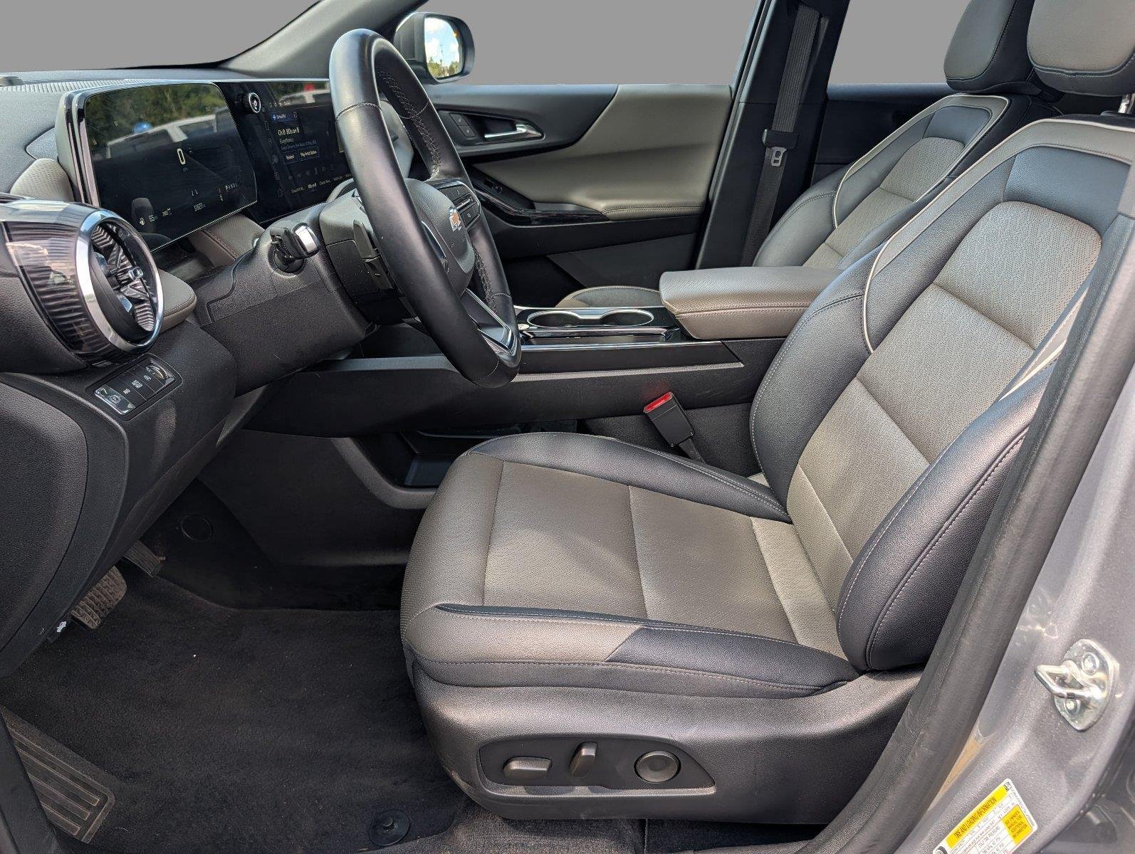 Used 2025 Sterling Gray Metallic Chevrolet LT image 10