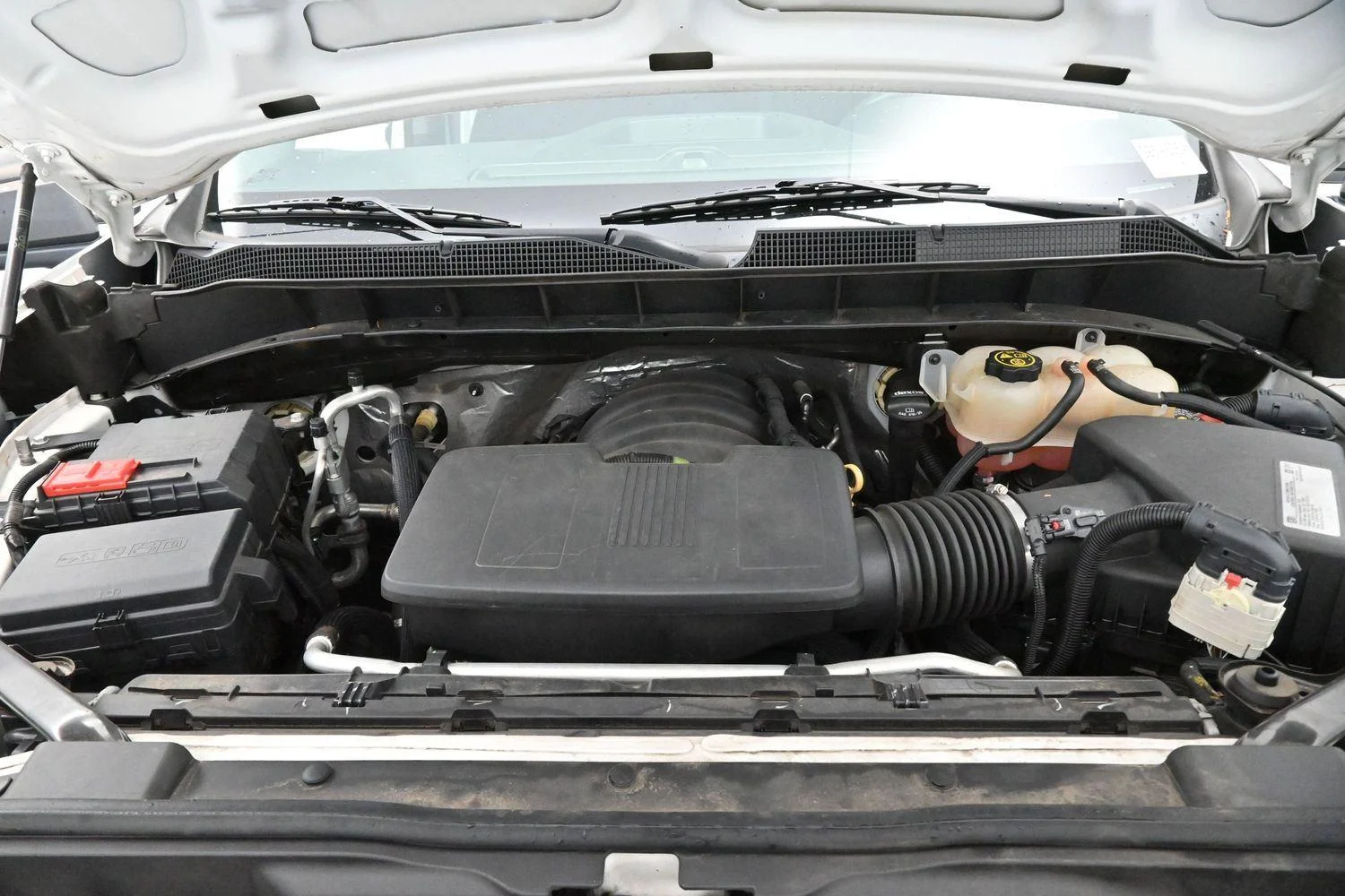 Used 2019 SUMMIT WHITE Chevrolet Custom image 30