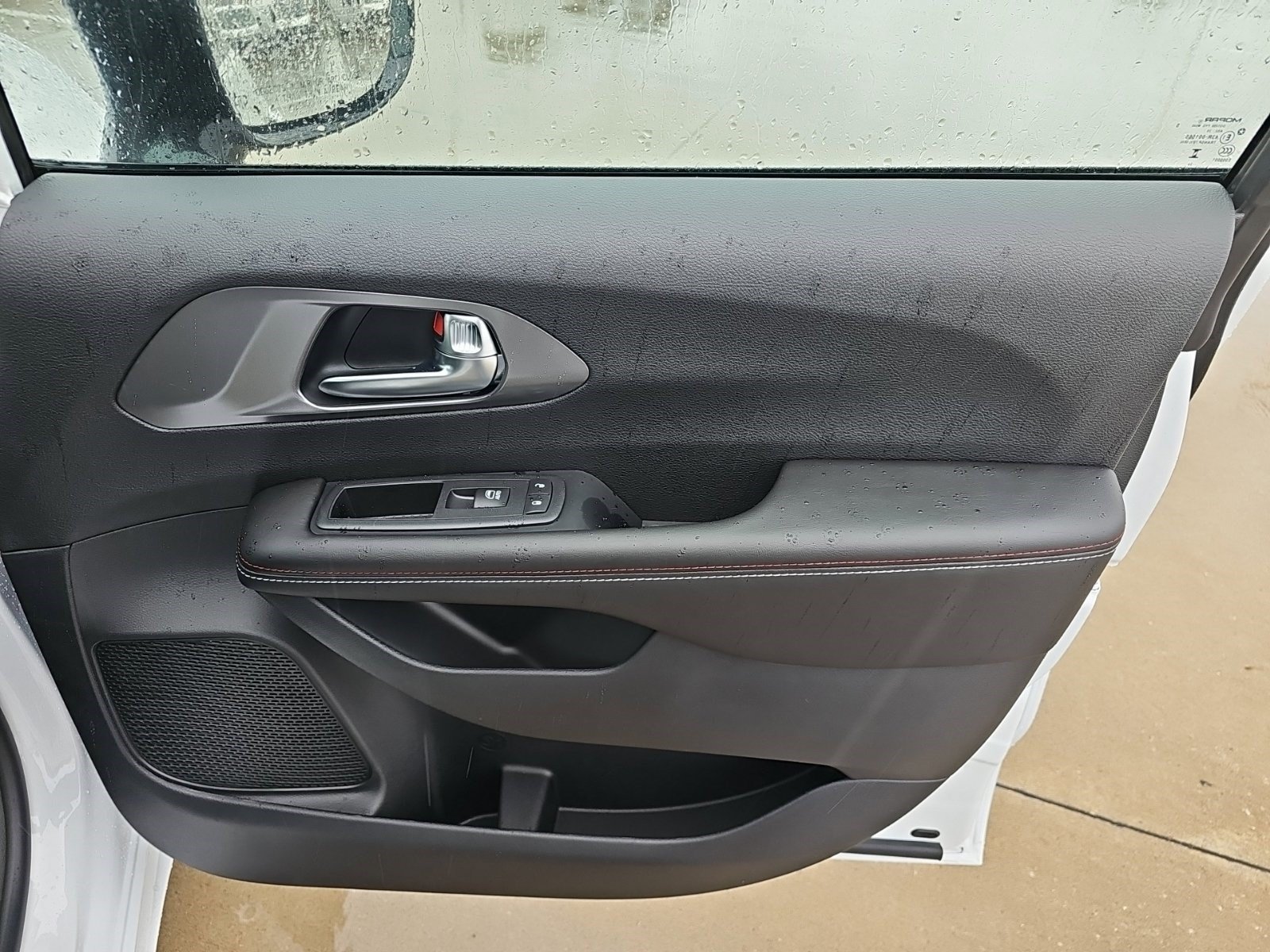 New 2027 Bright White Clearcoat Chrysler Select image 13