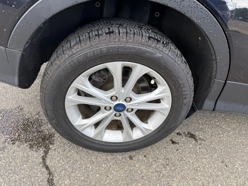 Used 2019 Black Ford SE image 14