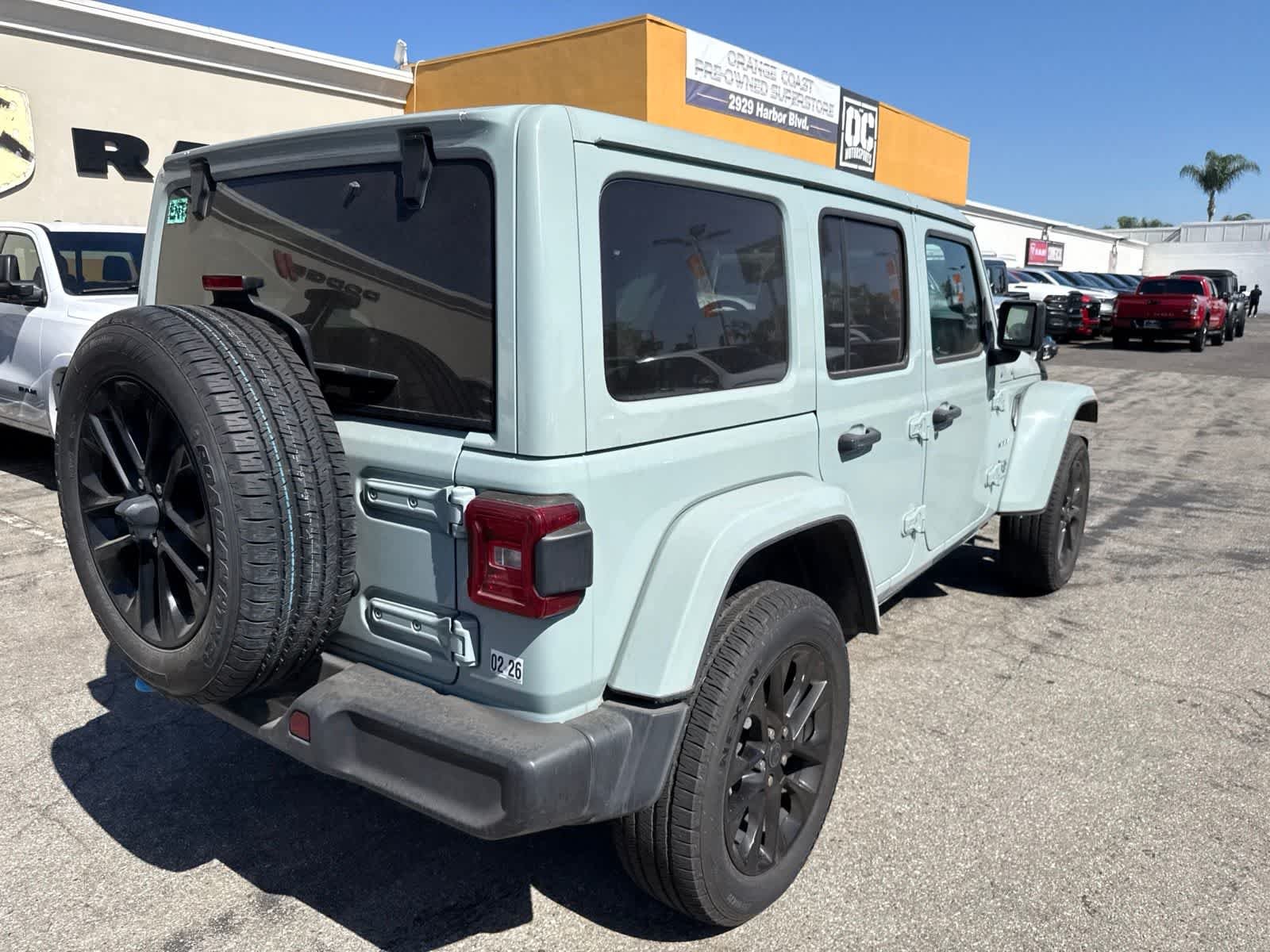 Used 2024 Earl Clearcoat Jeep Sahara image 14