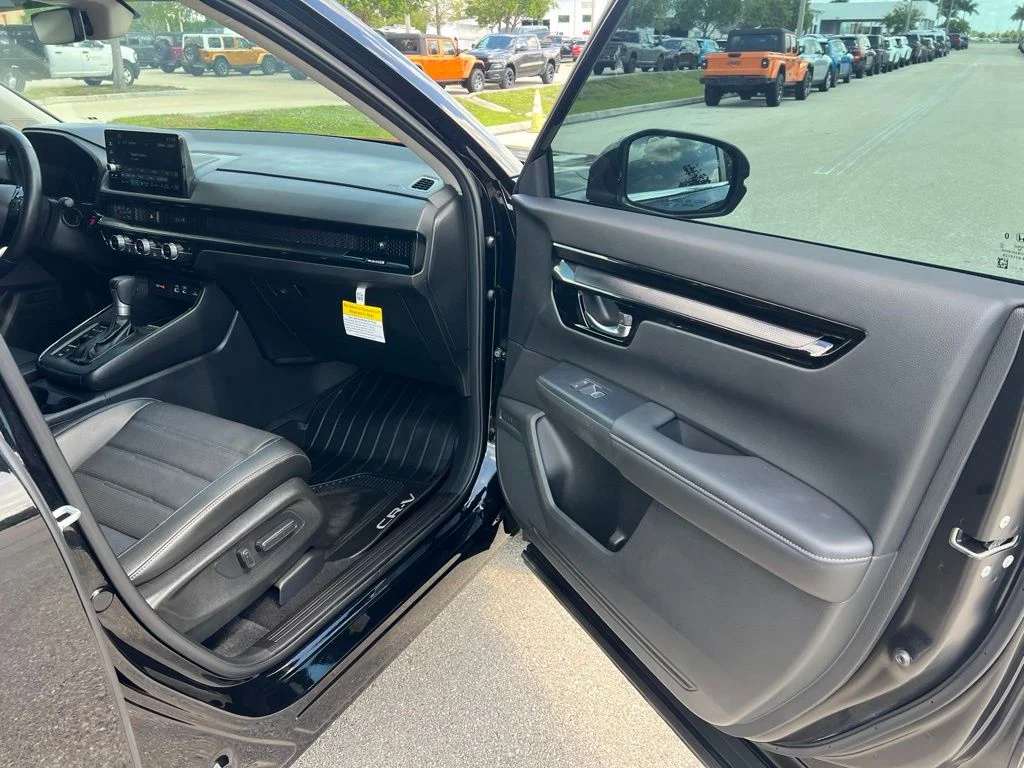 Used 2025 Black Honda EX-L image 7