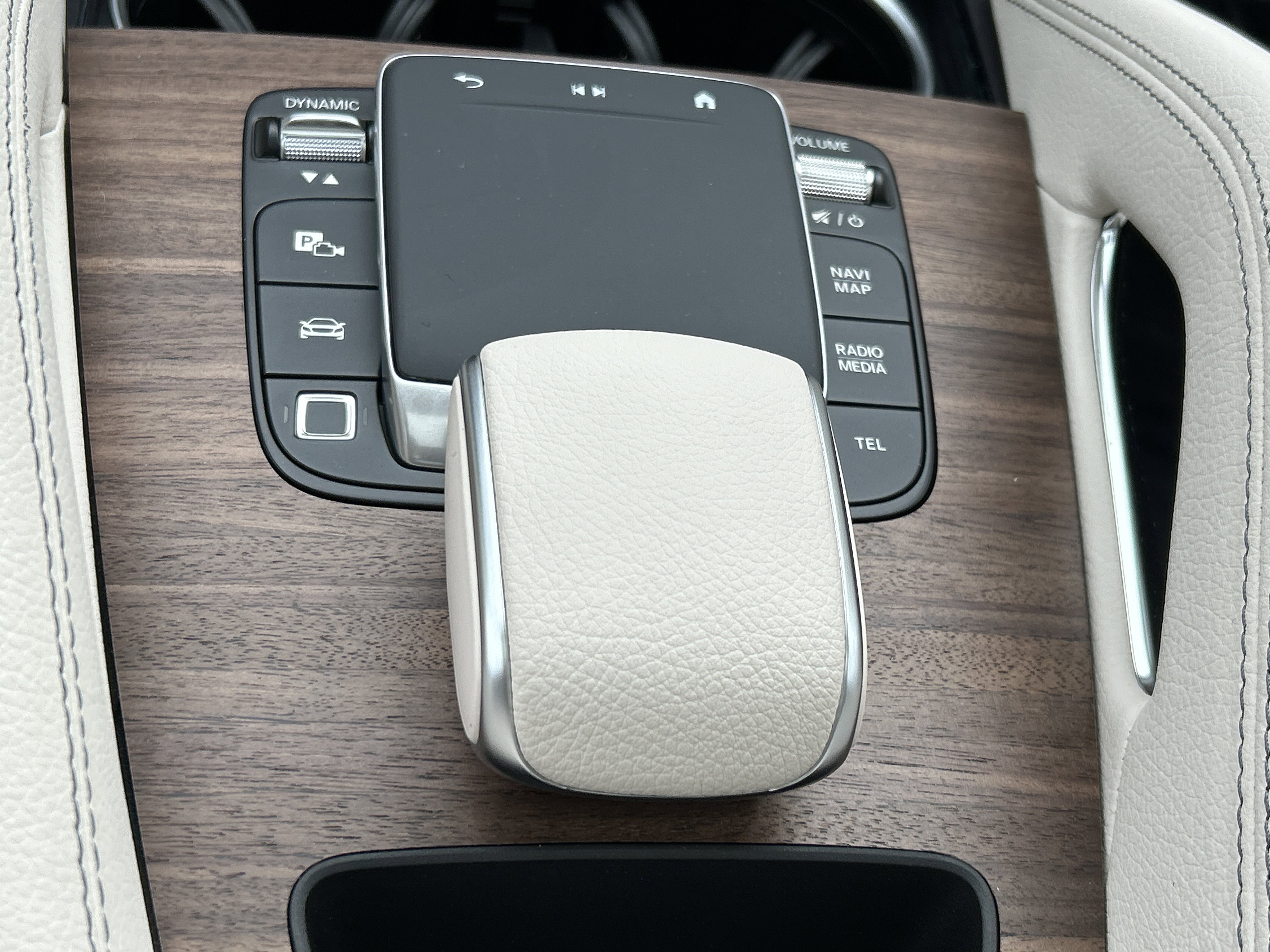 New 2026 Polar White Mercedes-Benz GLE 450 4MATIC® SUV image 30