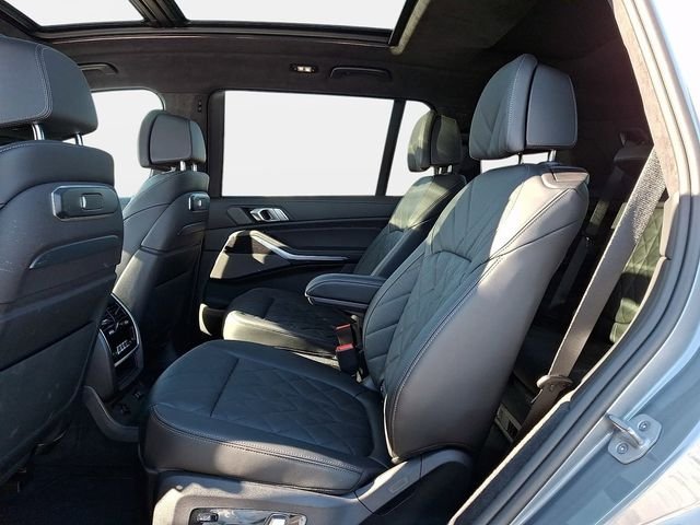 Used 2026 Skyscraper Grey Metallic BMW xDrive40i image 9