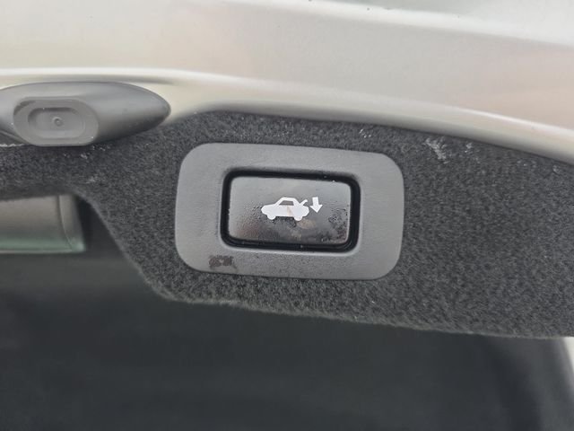 Used 2007 Silver Lexus 460 L image 36