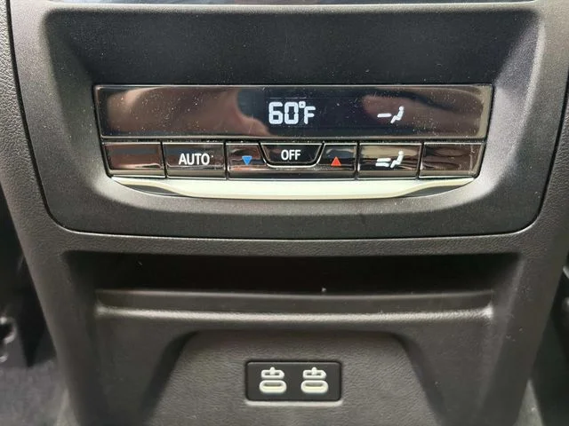 Used 2024 White BMW sDrive30i image 12