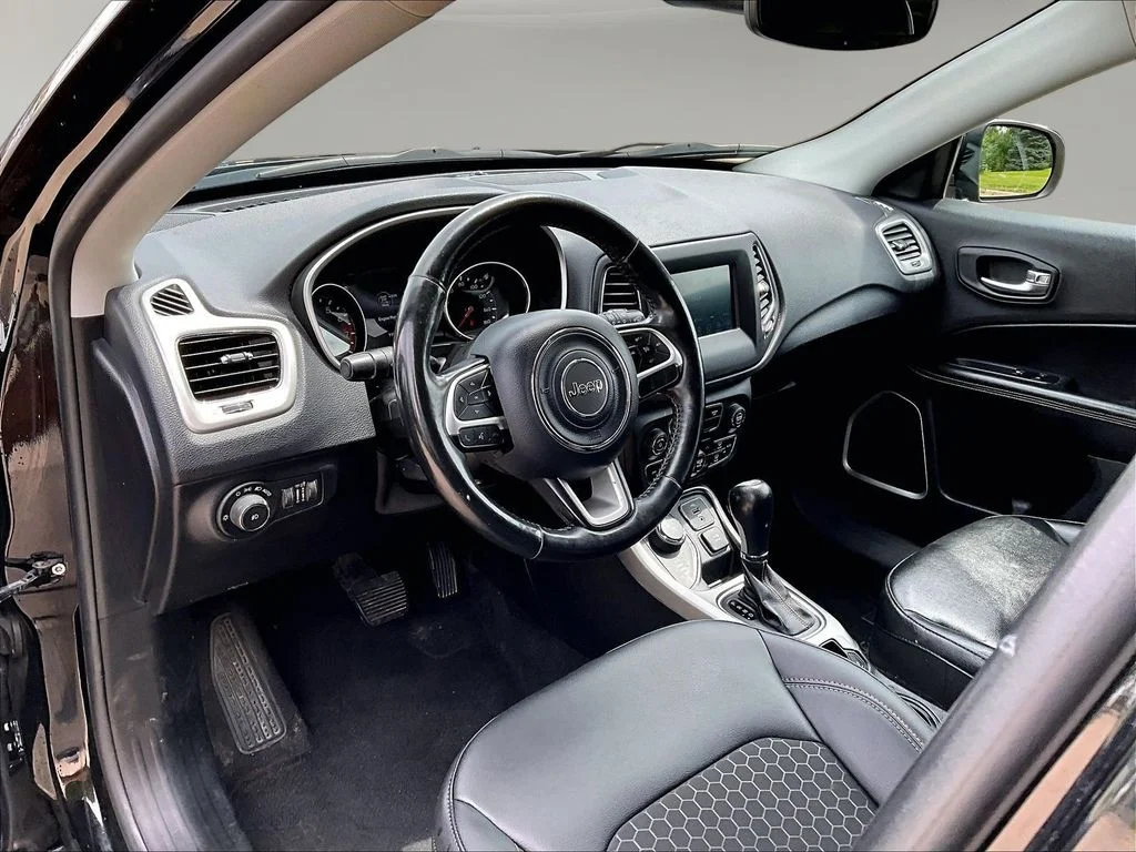 Used 2018 Black Jeep Latitude image 22