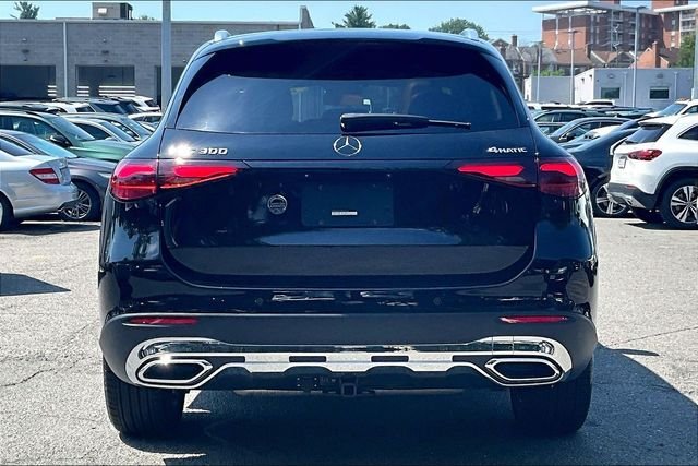 Used 2026 Black Mercedes-Benz GLC 300 image 3